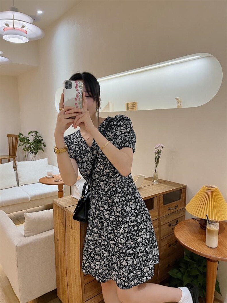 前侧两边抽皱连衣裙，女装连衣裙，玩美