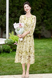 法式小清新碎花收腰显瘦七分袖连衣裙女2025年夏季新款气质长裙子图片