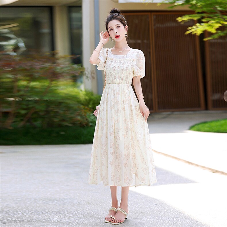 2024夏季新款方领短袖女高级感茶歇精致收腰显瘦长裙，女装连衣裙，心心服饰