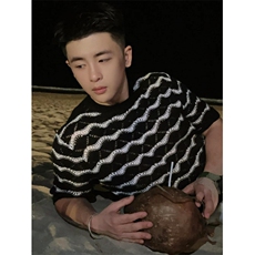 黑色