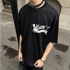 黑色