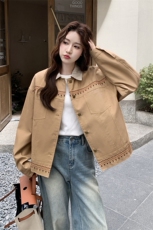 高级小众民族风设计驼色短外套女2025春秋超火好看休闲工装夹克，女装短外套，2C176