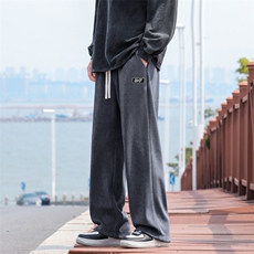 深灰色