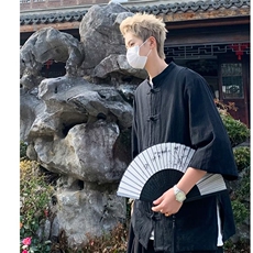 黑色
