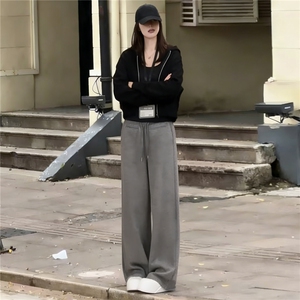 高级感休闲运动套装女秋季款短款卫衣内搭黑色背心阔腿长裤三件套图片