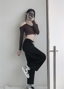 黑色
