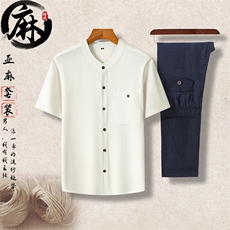 白色上衣+深蓝长裤