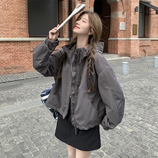 灰色连帽冲锋衣外套女秋季短款2025新款韩系穿搭小个子休闲夹克，女装短外套，2C301