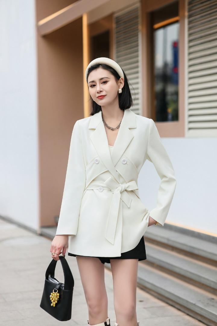 春款外套
多种穿法,女装其它,雪飞诗