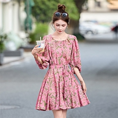 轻熟风碎花连衣裙2026年夏季新款风情万种收腰显瘦裙子小个子，女装连衣裙，盈茜