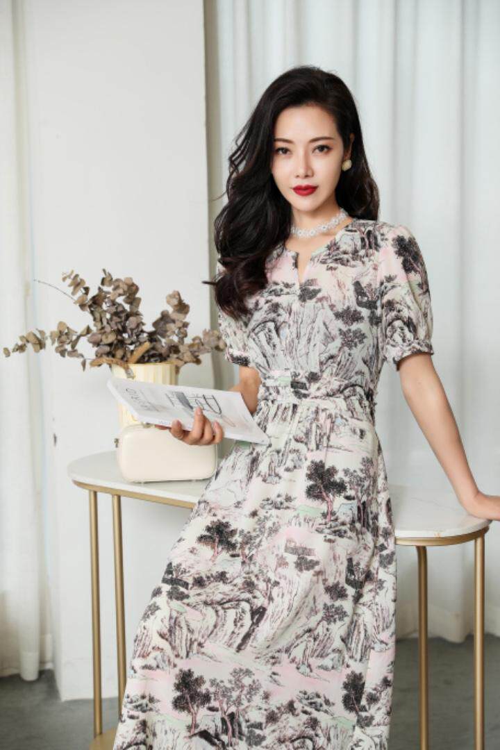 新款碎花气质连衣裙，女装连衣裙，蓝芝衣秀