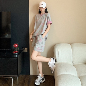 新款时尚运动休闲套装女夏设计感星星印花宽松显瘦短袖短裤两件套图片