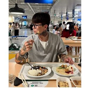 大码男装假两件亨利领设计感短袖T恤纯色日常正肩体恤衫潮牌图片