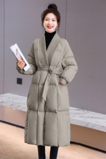 羽绒服女中长款过膝2024年新款冬季宽松V领收腰系腰带显瘦白鸭绒，女装羽绒服，时尚俏佳人