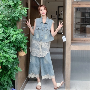 韩版蕾丝拼接牛仔马甲阔腿裤套装女2025夏季新款度假风显瘦两件套图片