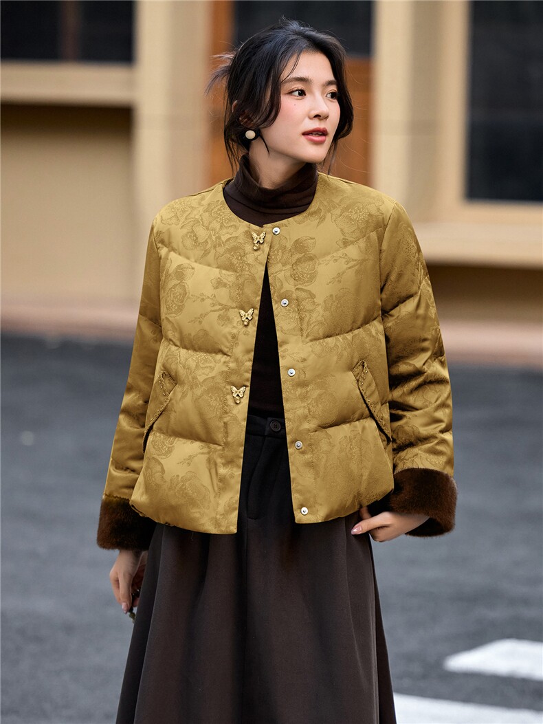 2025年冬季宽松高端皮草新中式民族风提花羽绒服唐装外套,女装羽绒服,简韵佳