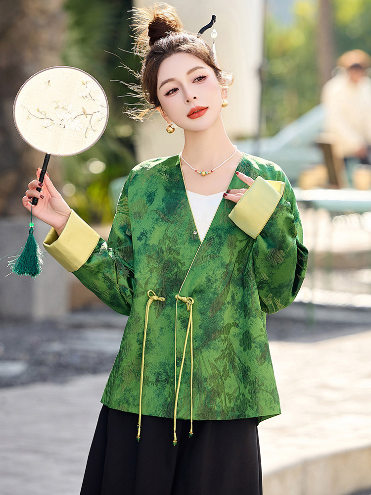 新中式提花改良版绿色外套女2025春秋轻奢高级感宽松V领开衫上衣,女装短外套,艾仟回(原伊仟回)