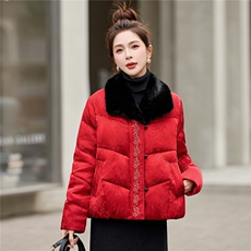 现货。现货。2025年冬季短款刺绣羽绒服，女装羽绒服，伊仟回