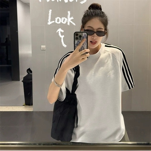 抖音得物品质二开240克宽松纯棉美式潮牌印花三条杠中性风短袖T恤图片