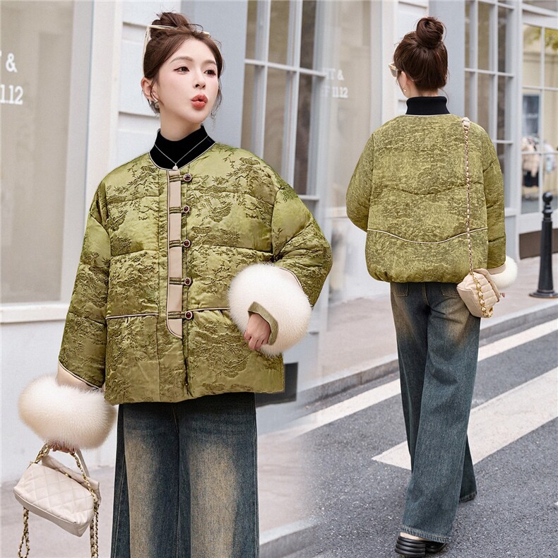现货新中式羽绒服女2025冬季新款巨好看的短款粉色狐狸毛保暖外套,女装羽绒服,艾仟回(原伊仟回)