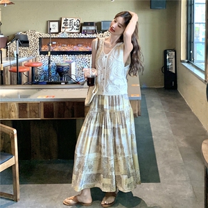 复古印花半身裙背心两件套女2025年夏季新款波西米亚度假风套装裙图片