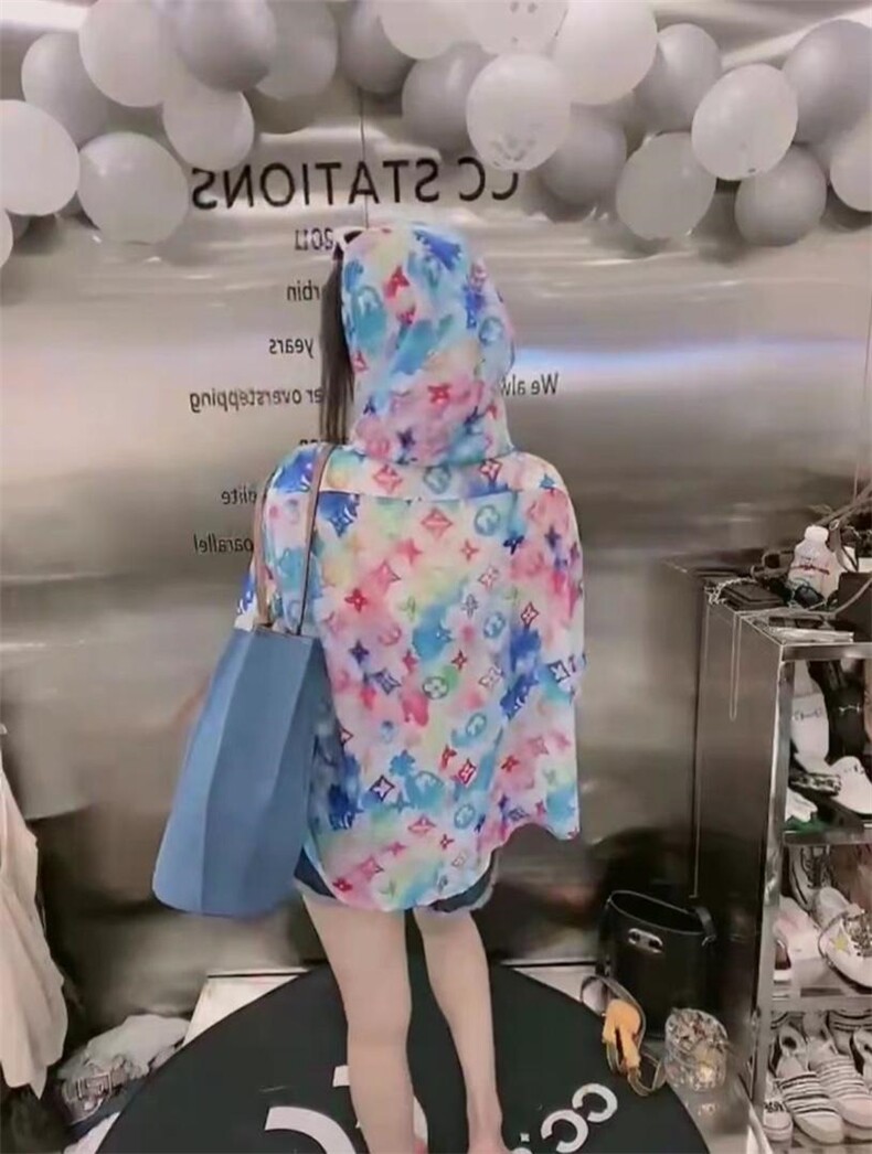 新款韩货洋气彩色花色连帽防晒衣,女装其它,L·H·X