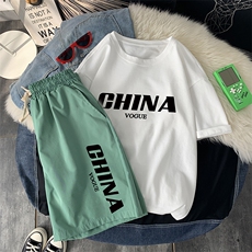 白衣绿裤