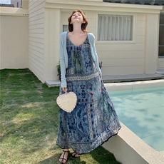 2025年夏季新款韩版休闲宽松显瘦压褶气质吊带裙蓝色开衫两件套女，女装连衣裙，维壹