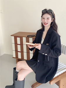 黑色西装外套女秋季爱心金属扣重工拉链口袋宽松廓形休闲设计感图片