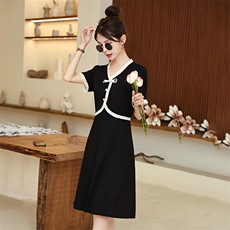 现货可推2024夏季新款小清新气质赫本风小黑裙收腰显瘦小个子裙子，女装连衣裙，时尚风爆