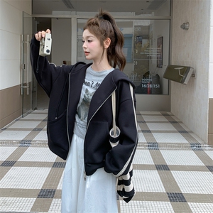 减龄撞色条纹连帽黑色卫衣外套女春秋2025新款小个子上衣流行爆款图片