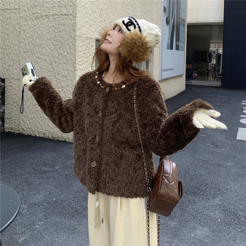 圆领串珠羊羔毛带小挎包皮毛一体外套2C267-962-P205-K318，女装短外套，茵姿媚