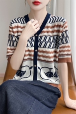 夏季新款简约天丝提花V领假开衫女宽松百搭显瘦时尚休闲上衣，女装T恤，暖娇绒包芯纱店