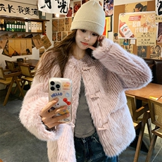新品粉色牛角扣皮毛一体外套5802-P195-K288，女装皮草，2C159