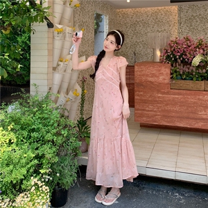 温柔风粉色碎花连衣裙女夏新款法式复古显瘦超仙绝美鱼尾拼接长裙图片