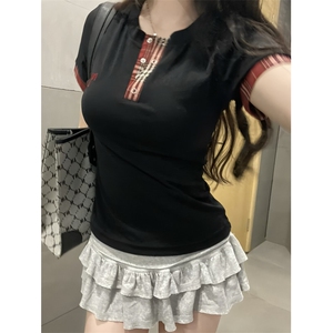 H0970-P35推荐#格子+刺绣包边拉肩修身短袖T恤图片