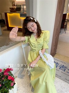夏季彩色连衣裙美图片
