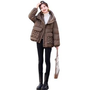 时尚百搭女士短款羽绒服 冬季保暖轻薄外套 显瘦修身设计图片