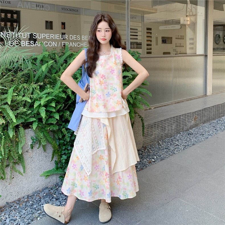 法式复古碎花无袖背心上衣女夏季新款设计感拼接蕾丝半身裙两件套,女装套装/套裙,2C375