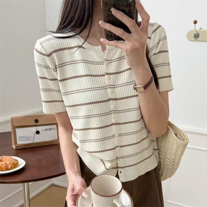 休闲风法式小V领条纹针织开衫女2025早春设计感小众洋气短袖上衣，女装T恤，暖姿羊绒