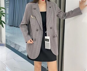 竖条纹西服图片