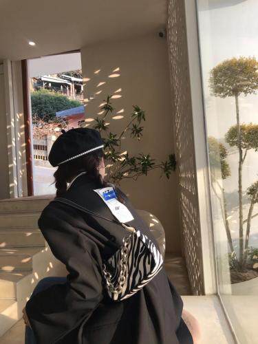 后背贴标西装外套黑白两色，女装西装，Queena PHoebe