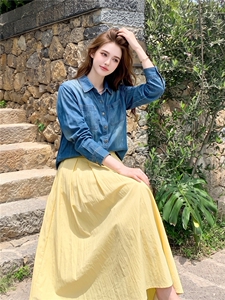 经典双口袋水洗天丝牛仔衬衫女早秋薄款宽松百搭翻领长袖叠穿衬衣图片
