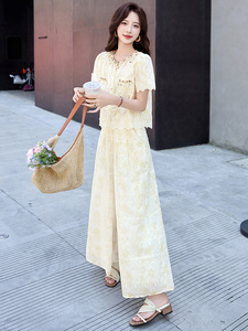 2025超火夏装一整套松弛感穿搭巨好看小香风蕾丝阔腿裤洋气两件套图片