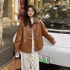 复古棕色羊羔毛领皮衣羽绒服女冬季韩系白鸭绒机车服外套，女装羽绒服，2C120
