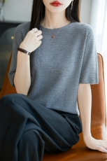 一线成衣无缝精纺薄款醋酸天丝圆领针织短袖T恤女打底衫宽松显瘦，女装T恤，暖烁羊绒