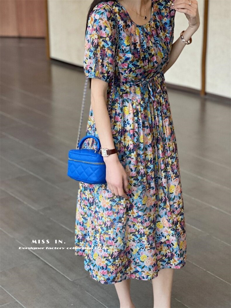 现货夏款连衣裙深海蓝花色后背蝴蝶结设计，女装连衣裙，蜜思印·金