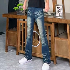 蓝色