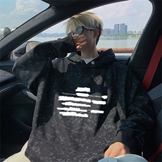 黑色