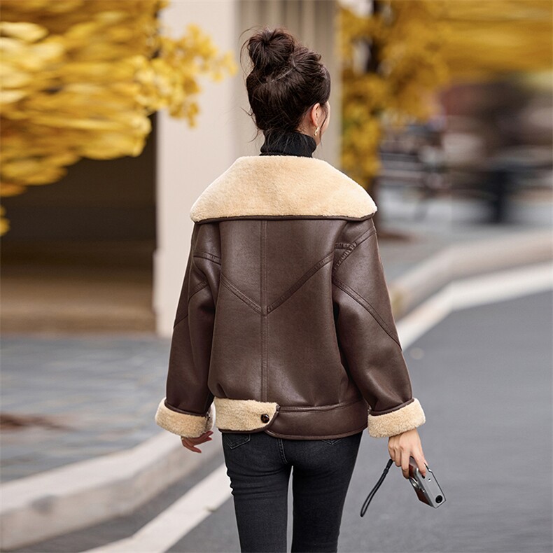 韩版时尚翻领皮毛一体羊羔毛外套女2025年冬季新款小个子短款上衣,女装短外套,魅影